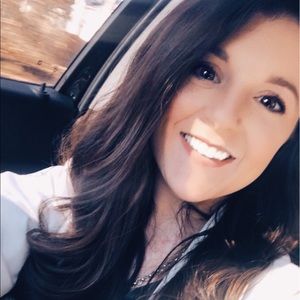 Meet your Posher, Deandra